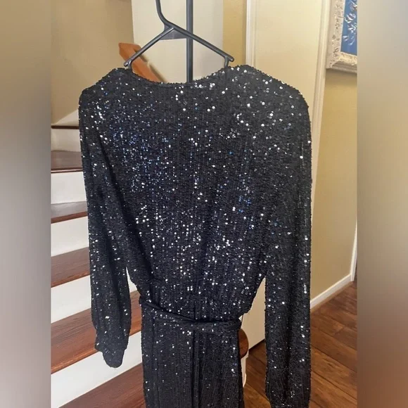 ▶️ Anne Klein ◀️ Black Sequin Surplice Midi Dress. Size 4